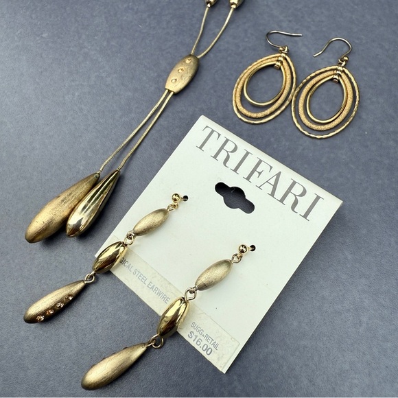 Trifari Gold Necklace and Earrings Set - Picture 13 of 16